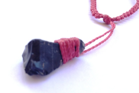 essenziale-necklace-obsidian-macrame-minimal