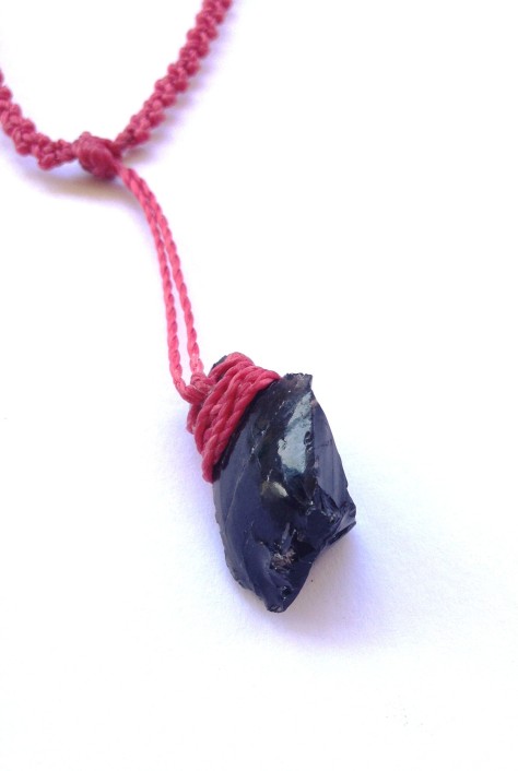 mineralstone-obsidian-macrame-necklace